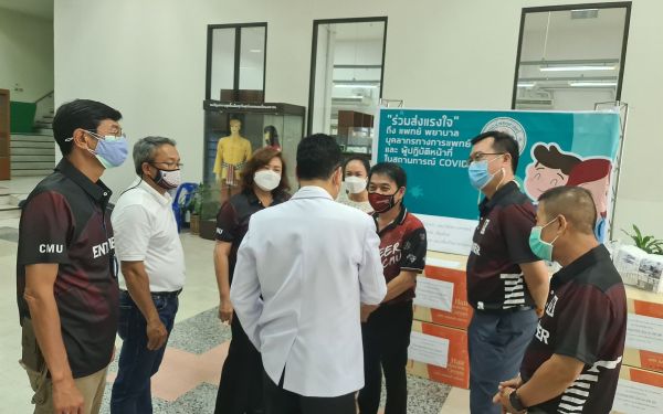 27.08.64 ร่วมส่งมอบชุด PPE และหน้ากาก N95 ให้รพ.สวนดอก