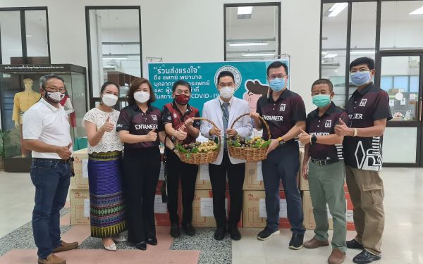 27.08.64 ร่วมส่งมอบชุด PPE และหน้ากาก N95 ให้รพ.สวนดอก