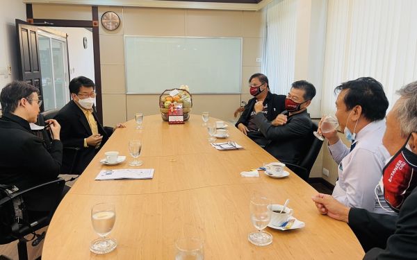 11.10.64 แสดงความยินดีกับ รศ.ดร.พาสิทธิ์ หล่อธีรพงศ์ รุ่น 13