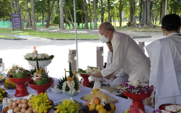 05.06.65 พิธีบวงสรวงศาลพระภูมิ มหาวิทยาลัยเชียงใหม่