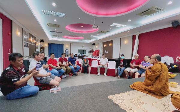 ภาพบรรยากาศสนทนาธรรมและพบปะสังสรรค์ รุ่น 18