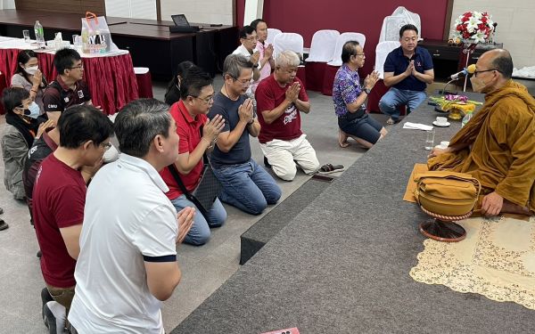 ภาพบรรยากาศสนทนาธรรมและพบปะสังสรรค์ รุ่น 18