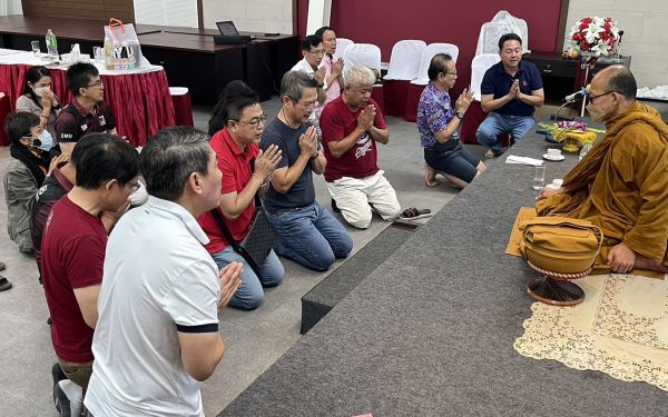 ภาพบรรยากาศสนทนาธรรมและพบปะสังสรรค์ รุ่น 18