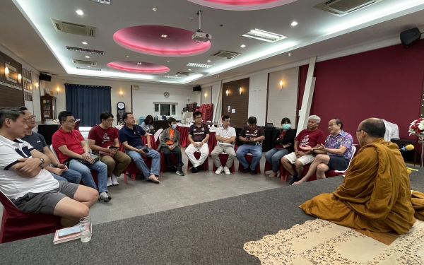 ภาพบรรยากาศสนทนาธรรมและพบปะสังสรรค์ รุ่น 18