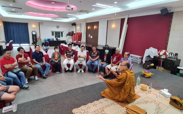 ภาพบรรยากาศสนทนาธรรมและพบปะสังสรรค์ รุ่น 18