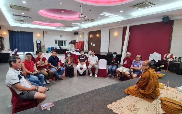 ภาพบรรยากาศสนทนาธรรมและพบปะสังสรรค์ รุ่น 18