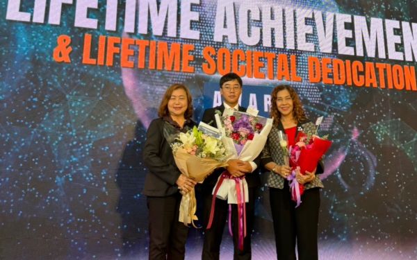 พิธีเชิดชูเกียรติผู้ได้รับรางวัลนักศึกษาเก่าเกียรติยศ (LIFETIME ACHIEVEMENT AWARD) และพิธีประกาศเกียรติคุณผู้ได้รับรางวัล LIFETIME SOCIETAL DEDICATION AWARD