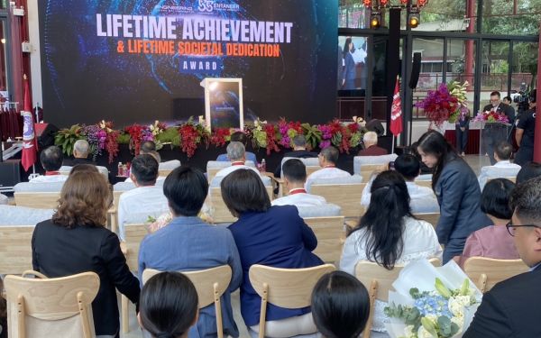 พิธีเชิดชูเกียรติผู้ได้รับรางวัลนักศึกษาเก่าเกียรติยศ (LIFETIME ACHIEVEMENT AWARD) และพิธีประกาศเกียรติคุณผู้ได้รับรางวัล LIFETIME SOCIETAL DEDICATION AWARD