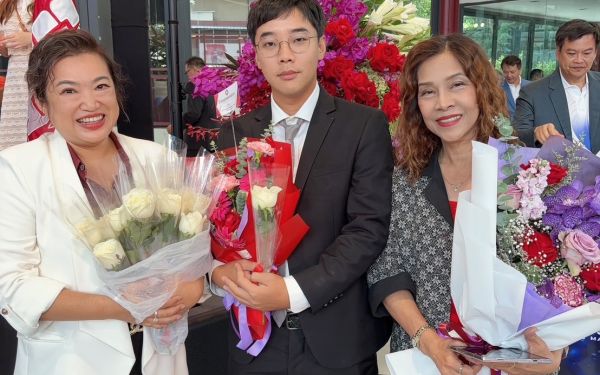 พิธีเชิดชูเกียรติผู้ได้รับรางวัลนักศึกษาเก่าเกียรติยศ (LIFETIME ACHIEVEMENT AWARD) และพิธีประกาศเกียรติคุณผู้ได้รับรางวัล LIFETIME SOCIETAL DEDICATION AWARD