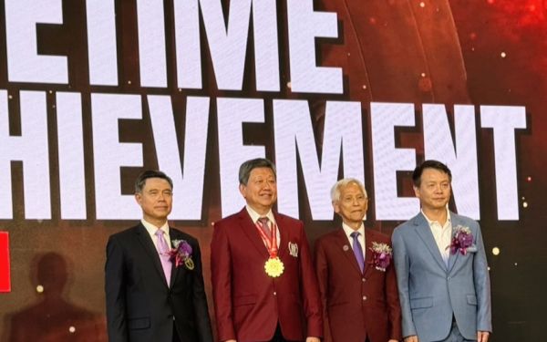 พิธีเชิดชูเกียรติผู้ได้รับรางวัลนักศึกษาเก่าเกียรติยศ (LIFETIME ACHIEVEMENT AWARD) และพิธีประกาศเกียรติคุณผู้ได้รับรางวัล LIFETIME SOCIETAL DEDICATION AWARD