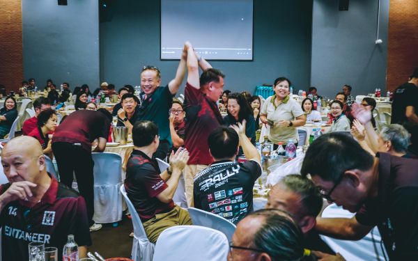 กิจกรรมงานเหล็กตะวันออก และ กิจกรรมรดน้ำดำหัว