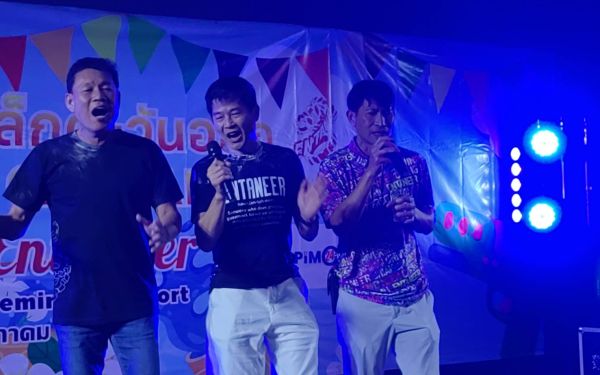 กิจกรรมงานเหล็กตะวันออก และ กิจกรรมรดน้ำดำหัว